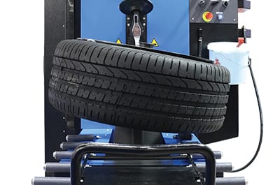 Sistema di inclinazione brevettato smontagomme T-Matic PRO Hofmann riduce tensione tallone